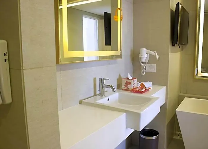 Cozy Double With Pool In Kuta (Bali)
